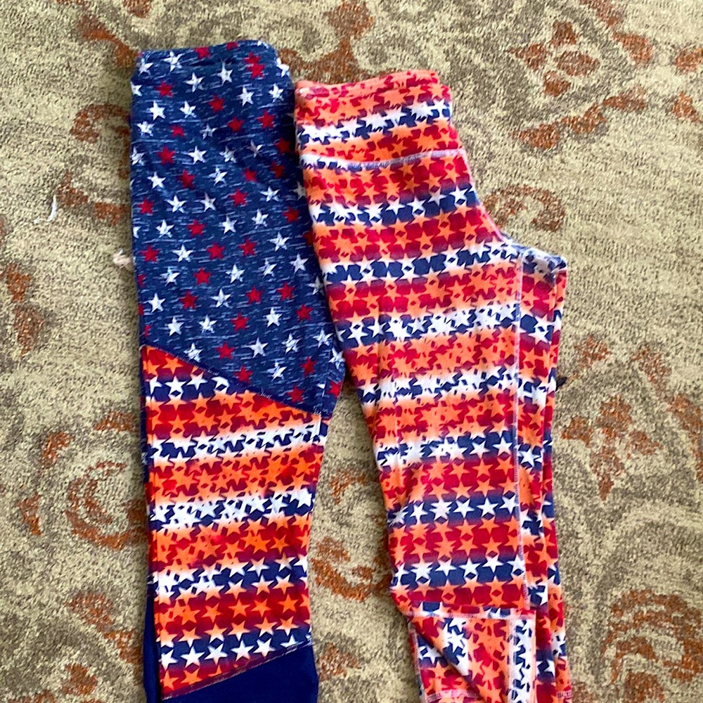 These are Reebok leggings they come together